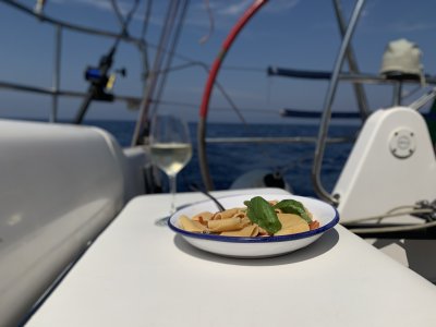 CAPRI A VELA 