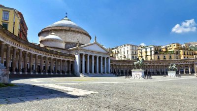 LA STORIA DI NAPOLI