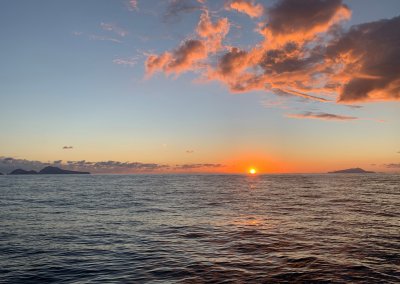 NAPOLI A VELA: APERICENA AL TRAMONTO 