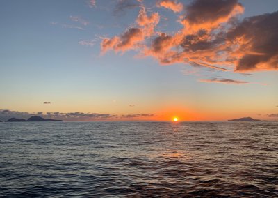 SAILING TO NAPOLI BAY: SUNSET E DINNER 