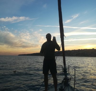 SAILING TO NAPOLI BAY: SUNSET E DINNER 