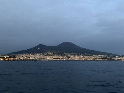 NAPOLI A VELA: APERICENA AL TRAMONTO 