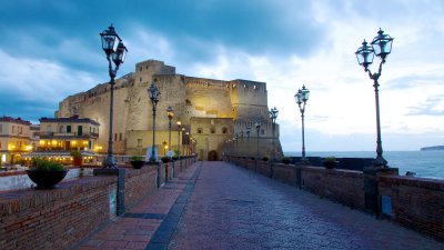 LA STORIA DI NAPOLI