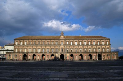 LA STORIA DI NAPOLI