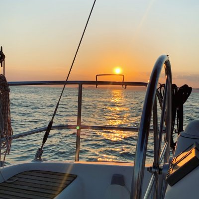 SAILING TO SORRENTO COAST